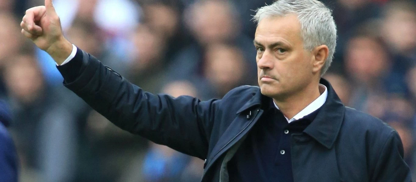 O Μουρίνιο εξήγησε γιατί τα πήρε... «με την ψιλή»: «Μου αρέσει να αισθάνομαι τον κρύο καιρό της Αγγλίας» (βίντεο)